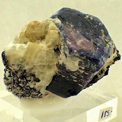  Corindon var. Zafiro